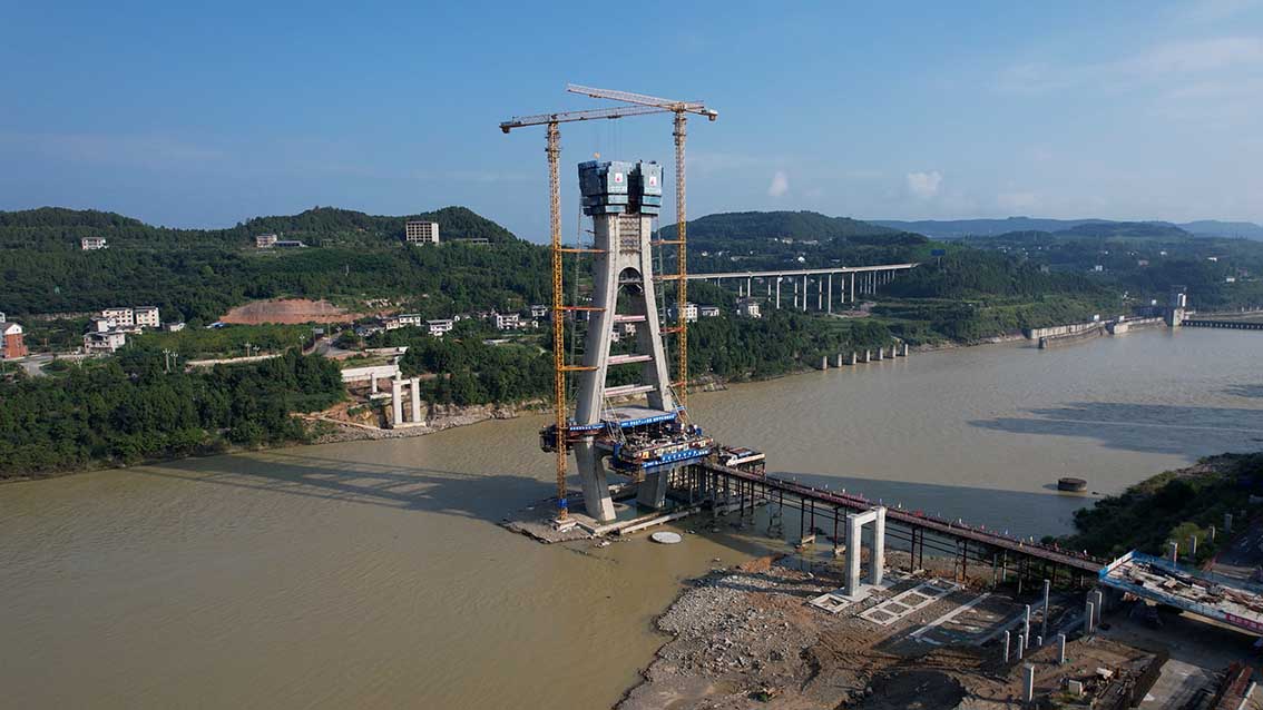 祝賀 | 成都建工蒼溪縣肖家壩大橋牽索掛籃首次行走順利完成！